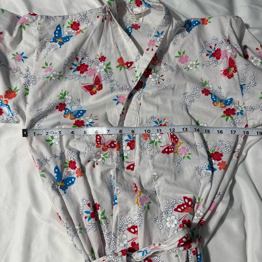 Ichi-Ban Japanese Cotton Kimono Robe – Butterfly Floral Print – Size LL (US L) - Picture 10 of 13